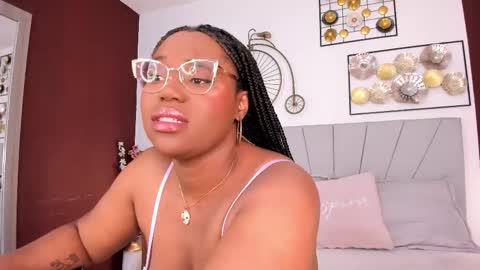 Snapshot of makena_gh chatting on 11/05/25, 03:17 makena online show from 11/05/25, 03:17