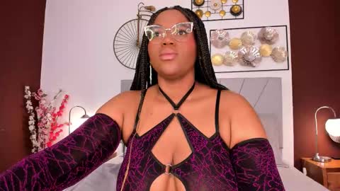 Snapshot of makena_gh chatting on 11/08/25, 04:45 makena online show from 11/08/25, 04:45