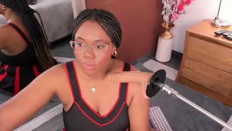 Snapshot of makena_gh chatting on 11/13/25, 04:00 makena online show from 11/13/25, 04:00