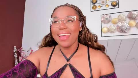 Snapshot of makena_gh chatting on 11/20/25, 04:12 makena online show from 11/20/25, 04:12