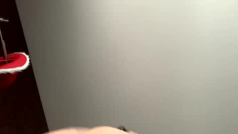 Snapshot of makeouthilldani chatting on 12/23/24, 12:03 hokulani online show from 12/23/24, 12:03