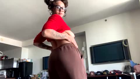 Snapshot of makeouthilldani chatting on 01/05/25, 09:14 hokulani online show from 01/05/25, 09:14