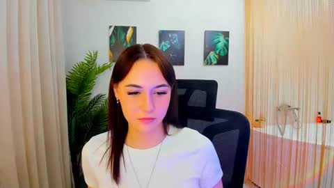 Snapshot of makeyouehappy chatting on 11/28/25, 12:19 makeyouehappy online show from 11/28/25, 12:19