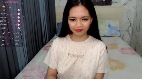 Snapshot of makeyousatisfy chatting on 09/30/25, 11:04 Nathalie and Anne online show from 09/30/25, 11:04