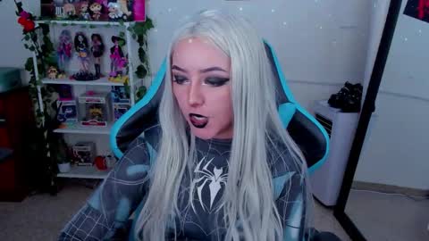 ...  ... online show from 11/23/25, 11:37