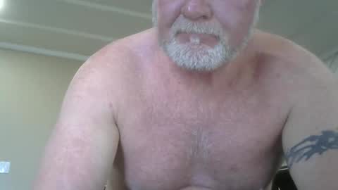Snapshot of makinit08 chatting on 04/15/26, 04:25 makinit08 online show from 04/15/26, 04:25