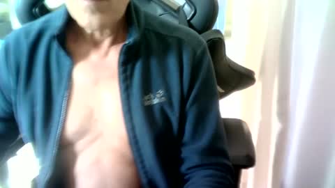 Snapshot of makis8989 chatting on 12/04/24, 09:40 makis8989 online show from 12/04/24, 09:40