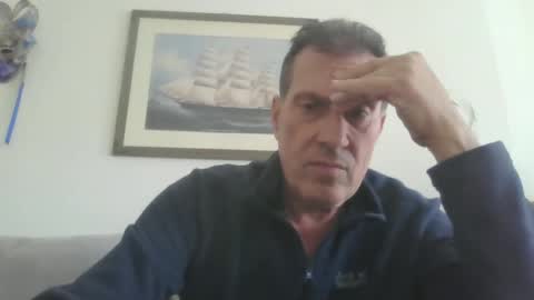 Snapshot of makis8989 chatting on 12/15/24, 08:52 makis8989 online show from 12/15/24, 08:52