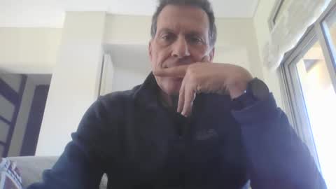 Snapshot of makis8989 chatting on 12/31/24, 08:15 makis8989 online show from 12/31/24, 08:15