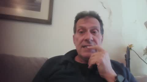 Snapshot of makis8989 chatting on 01/03/25, 08:21 makis8989 online show from 01/03/25, 08:21