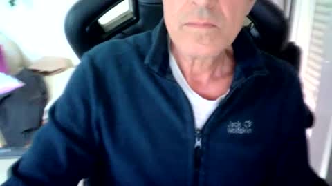 Snapshot of makis8989 chatting on 01/17/25, 07:51 makis8989 online show from 01/17/25, 07:51