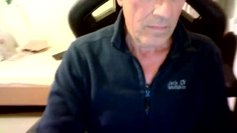 Snapshot of makis8989 chatting on 01/18/25, 05:04 makis8989 online show from 01/18/25, 05:04