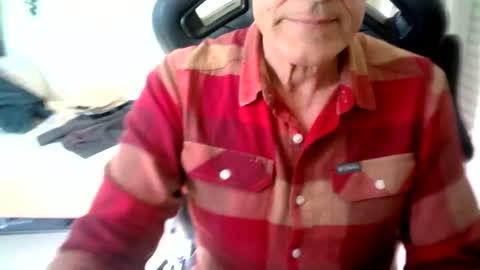 Snapshot of makis8989 chatting on 01/24/25, 10:43 makis8989 online show from 01/24/25, 10:43