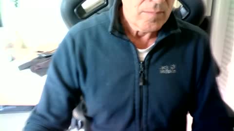 Snapshot of makis8989 chatting on 01/27/25, 10:49 makis8989 online show from 01/27/25, 10:49