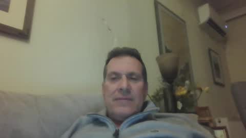 Snapshot of makis8989 chatting on 02/08/25, 10:51 makis8989 online show from 02/08/25, 10:51