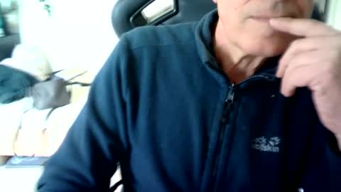 Snapshot of makis8989 chatting on 02/20/25, 10:37 makis8989 online show from 02/20/25, 10:37