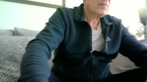 Snapshot of makis8989 chatting on 02/23/25, 09:55 makis8989 online show from 02/23/25, 09:55