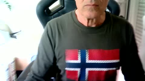 Snapshot of makis8989 chatting on 03/11/25, 11:01 makis8989 online show from 03/11/25, 11:01