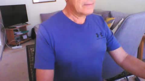 Snapshot of makis8989 chatting on 10/08/25, 12:14 makis8989 online show from 10/08/25, 12:14