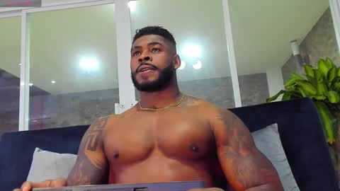 Snapshot of makonneen chatting on 12/17/24, 11:49 Makonnen online show from 12/17/24, 11:49