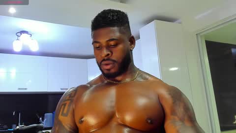 Snapshot of makonneen chatting on 12/19/24, 10:24 Makonnen online show from 12/19/24, 10:24