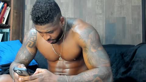 Snapshot of makonneen chatting on 01/28/25, 08:04 Makonnen online show from 01/28/25, 08:04