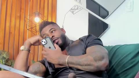 Snapshot of makonneen chatting on 02/12/25, 01:30 Makonnen online show from 02/12/25, 01:30