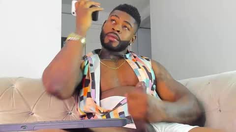 Snapshot of makonneen chatting on 11/01/25, 03:30 Makonnen online show from 11/01/25, 03:30