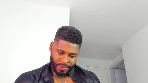 Snapshot of makonneen chatting on 11/17/25, 05:24 Makonnen online show from 11/17/25, 05:24