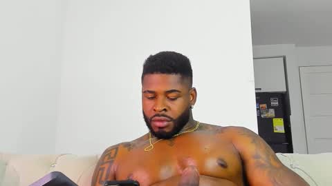 Snapshot of makonneen chatting on 11/22/25, 08:35 Makonnen online show from 11/22/25, 08:35