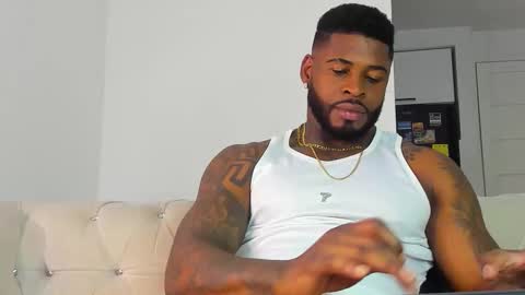 Snapshot of makonneen chatting on 11/25/25, 12:10 Makonnen online show from 11/25/25, 12:10