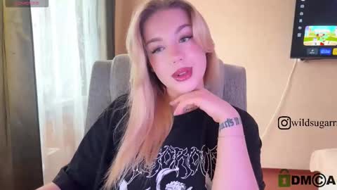 Snapshot of maksisisia chatting on 12/15/25, 10:41 maksisisia online show from 12/15/25, 10:41