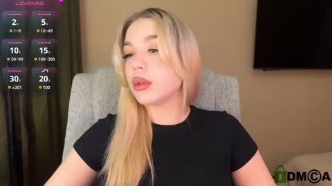 Snapshot of maksisisia chatting on 12/20/25, 02:02 maksisisia online show from 12/20/25, 02:02