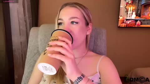 Snapshot of maksisisia chatting on 12/22/25, 01:08 maksisisia online show from 12/22/25, 01:08