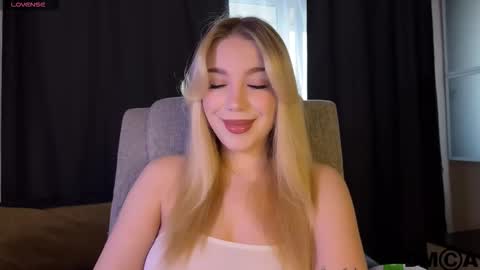 Snapshot of maksisisia chatting on 03/22/26, 02:42 maksisisia online show from 03/22/26, 02:42