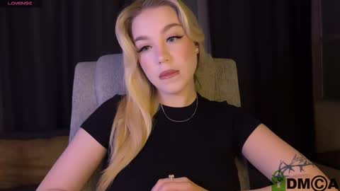 Snapshot of maksisisia chatting on 03/25/26, 04:13 maksisisia online show from 03/25/26, 04:13