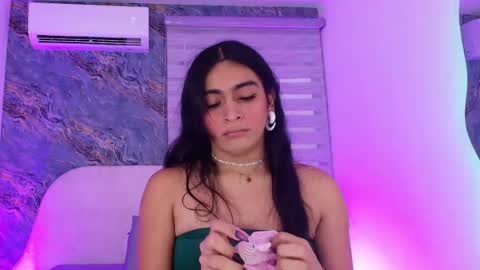 Snapshot of malaia_thompson_ chatting on 04/15/26, 11:50 malaia thompson online show from 04/15/26, 11:50