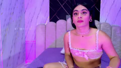 Snapshot of malaia_thompson_ chatting on 05/04/26, 12:01 malaia thompson online show from 05/04/26, 12:01