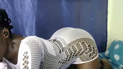 malaika_musa online show from 09/17/25, 07:32