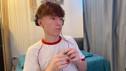 Snapshot of malcolm_yang chatting on 12/20/25, 04:03 Tom and Mark 3 online show from 12/20/25, 04:03