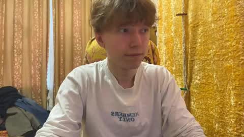 Snapshot of malcolm_yang chatting on 04/21/26, 05:03 Tom and Mark 3 online show from 04/21/26, 05:03