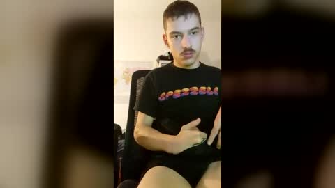 Snapshot of male20y chatting on 07/12/26, 02:35 male20y online show from 07/12/26, 02:35