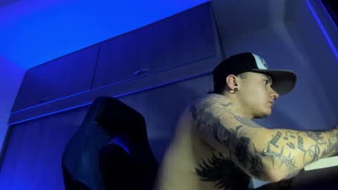 Snapshot of male_pussy chatting on 12/19/25, 10:39 ADAM online show from 12/19/25, 10:39