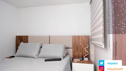 Snapshot of malejadiaz_ chatting on 10/21/25, 08:42 Maleja Diaz online show from 10/21/25, 08:42