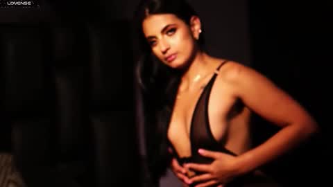 Snapshot of malejadiaz_ chatting on 03/17/26, 05:27 Maleja Diaz online show from 03/17/26, 05:27