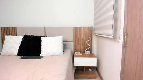 Snapshot of malejadiaz_ chatting on 04/15/26, 07:58 Maleja Diaz online show from 04/15/26, 07:58