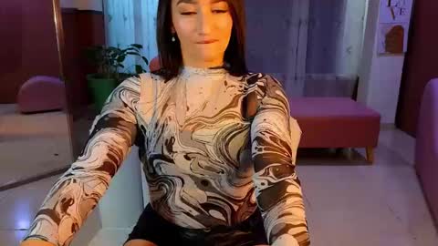 Snapshot of malen_fitnessmilf chatting on 10/17/25, 11:24 malen_fitnessmilf online show from 10/17/25, 11:24