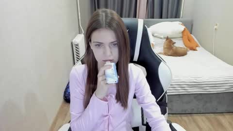 Snapshot of malia__hale chatting on 10/16/25, 12:11 Malia online show from 10/16/25, 12:11