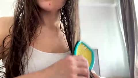 Snapshot of malinka_sweet19 chatting on 10/26/25, 09:37 malinka_sweet19 online show from 10/26/25, 09:37