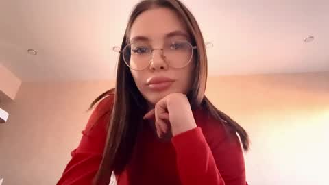 Snapshot of malisacorpeno chatting on 05/26/26, 12:23 Phoebe online show from 05/26/26, 12:23